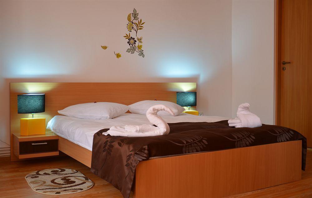Aparthotel Zorilor クルージュ＝ナポカ エクステリア 写真