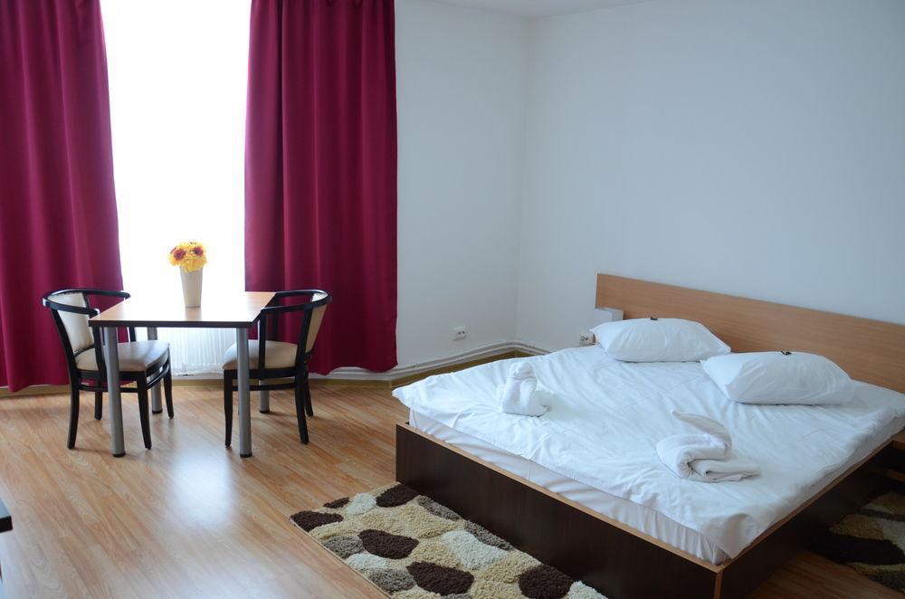 Aparthotel Zorilor クルージュ＝ナポカ エクステリア 写真