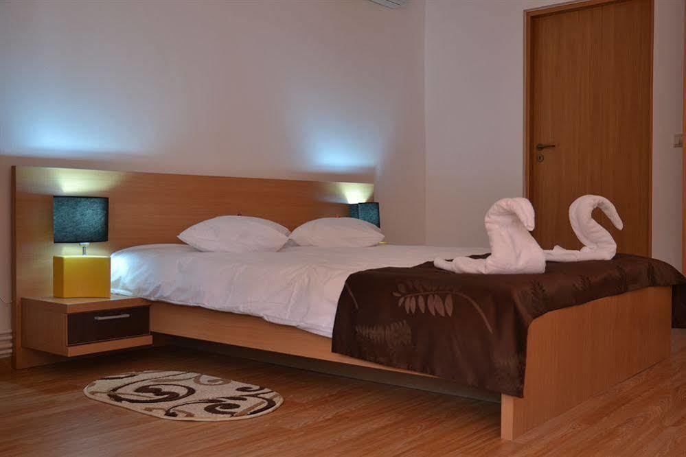 Aparthotel Zorilor クルージュ＝ナポカ エクステリア 写真
